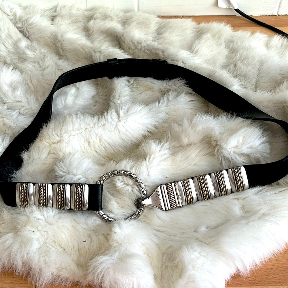 Vintage western leather belt! Solid metal detailing and adjustable!